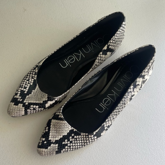Calvin Klein black white reptile point toe flats - Picture 4 of 8